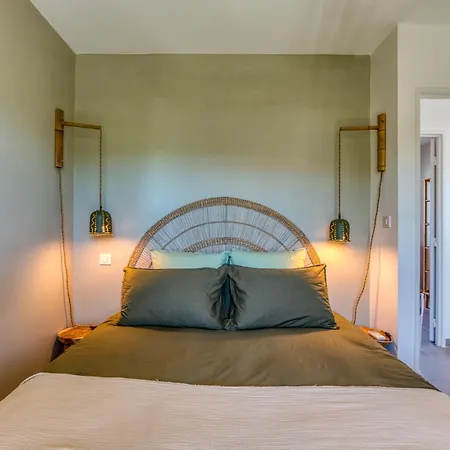 Cocoon Face Aux Etangs